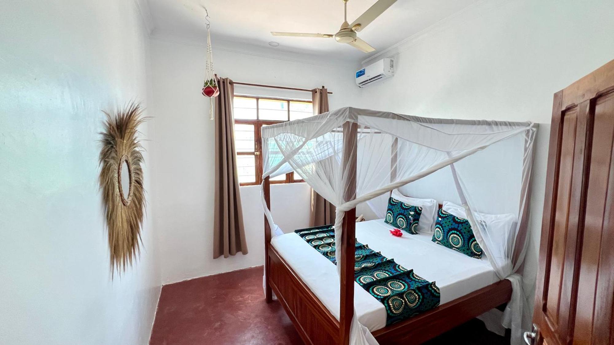 Fully Equipped Vacation Home- 4 Min Walk To The *