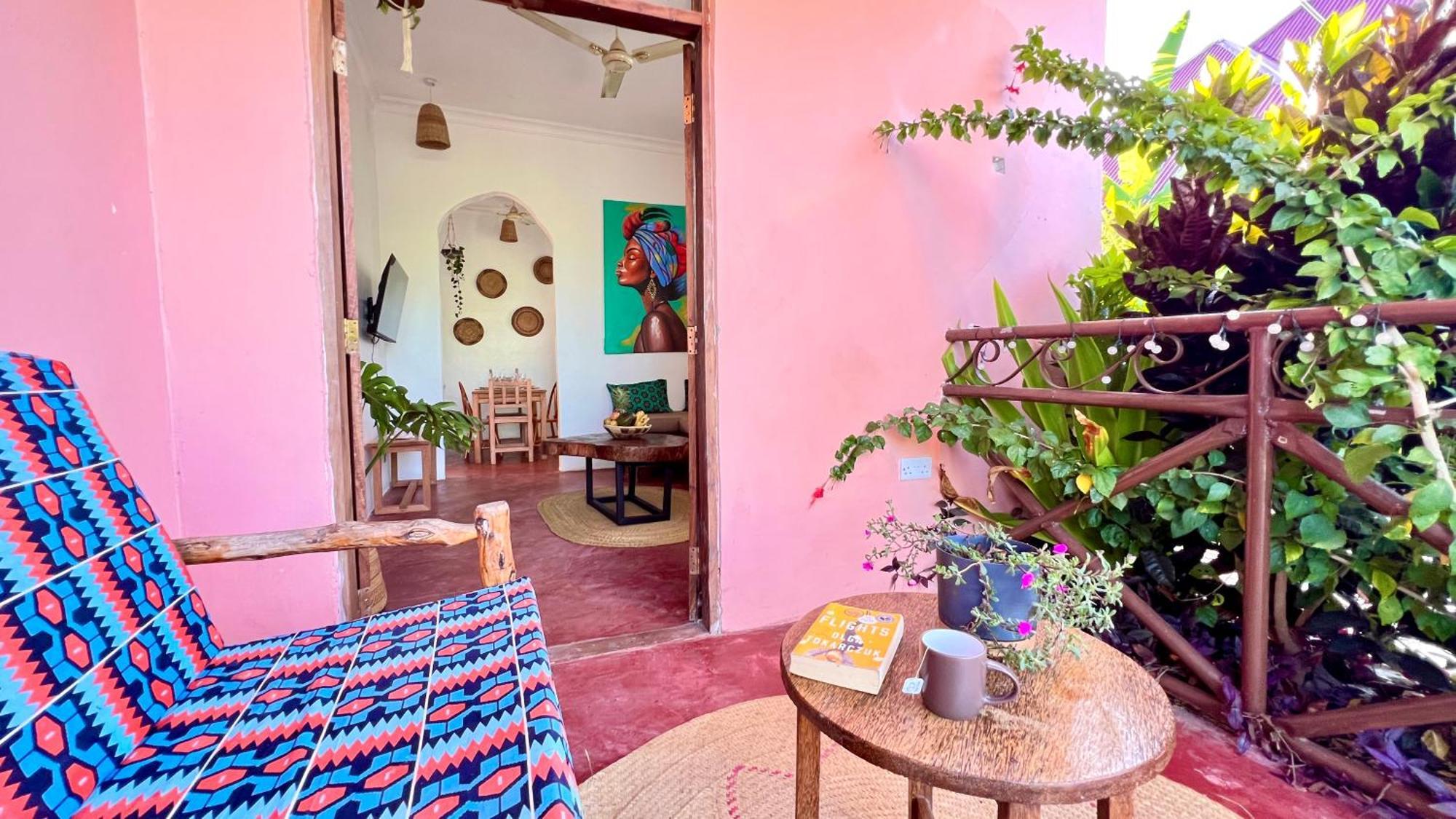 Fully Equipped Vacation Home- 4 Min Walk To The * Pingwe