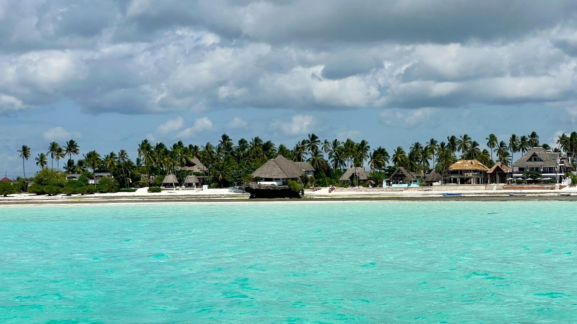 Fully Equipped Vacation Home- 4 Min Walk To The *