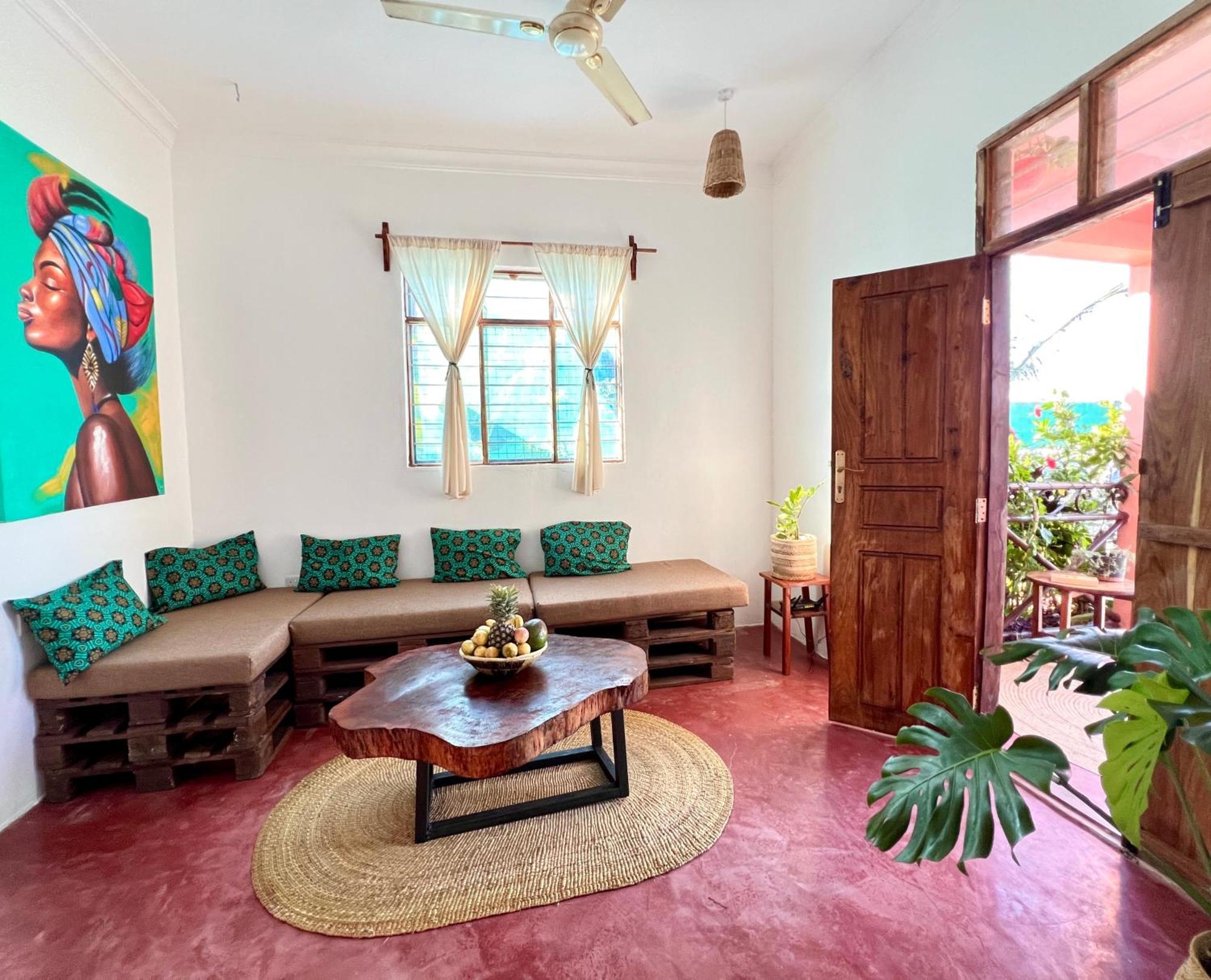 Fully Equipped Vacation Home- 4 Min Walk To The * Pingwe
